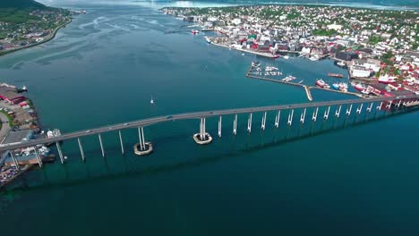 Puente-De-La-Ciudad-De-Tromso,-Imágenes-Aéreas-De-Noruega.