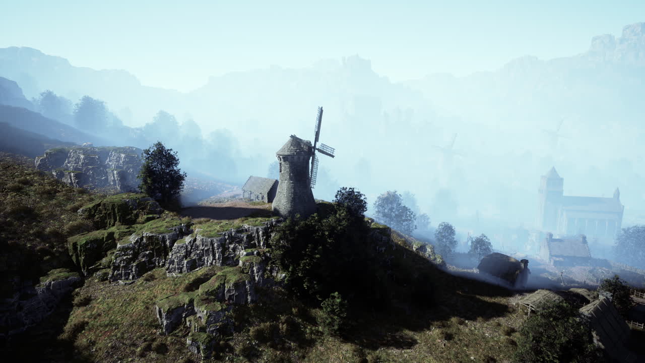 풍차 가 있는 안개 가 가득 한 산 마을