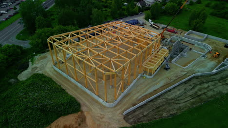 vista aérea de una casa de estructura de madera en construcción
