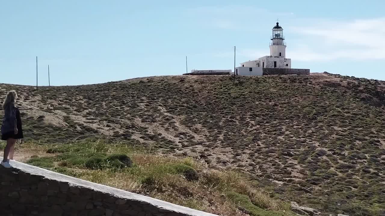 mykonos, grecia, mujer estar de pie, en, frente, aéreo, zángano
