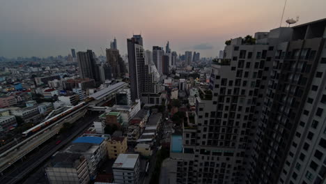 Lapso-De-Tiempo-De-La-Salida-Del-Sol-Sobre-La-Ciudad-De-Bangkok,-Tailandia