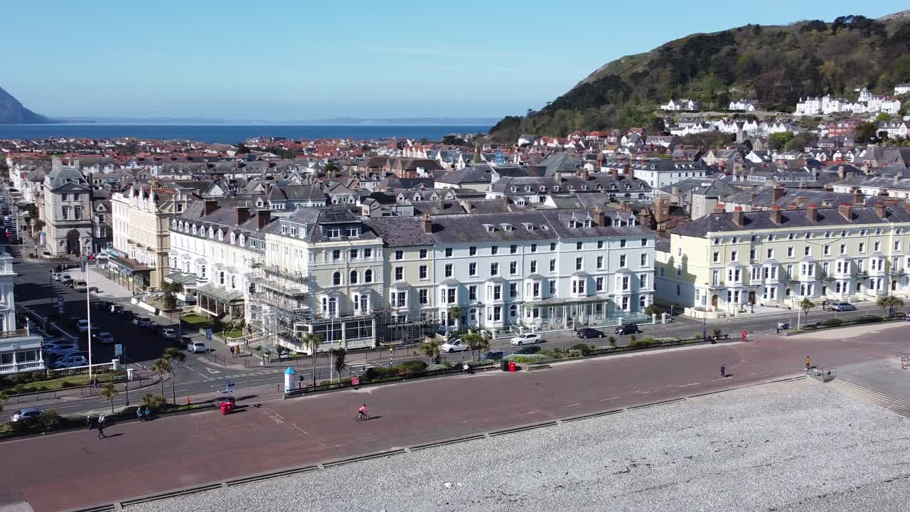 llandudno 해변가 산책로 조감도 궤도 왼쪽에 있는 해변 마을 호텔