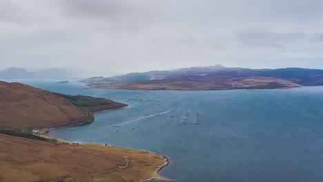 Wind-trails-in-water