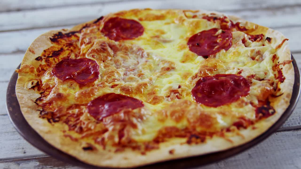 Pizza con salame piccante