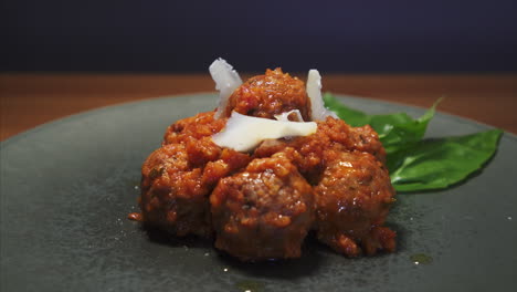 Rotating-plate-of-Authentic-Italian-Meatballs,-Loopable