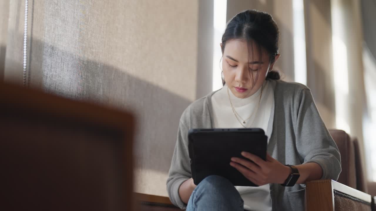 Digital nomad hybrid anywhere workplace future of workforce upskill