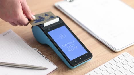 credit card payment process with pos terminal
