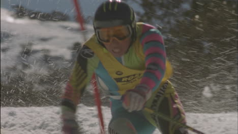 Alpine-skier-running-a-downhill-course-6