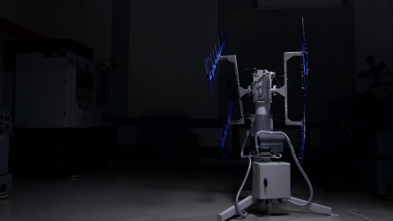 sistema de antena por satélite en un entorno de laboratorio