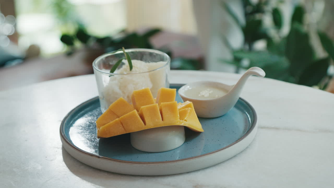 postre de arroz pegajoso de mango