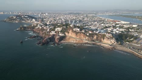 Mazatlán-México-Vista-Aérea-De-ángulo-Alto-Paisaje-Urbano-Costa-Océano-Pacífico