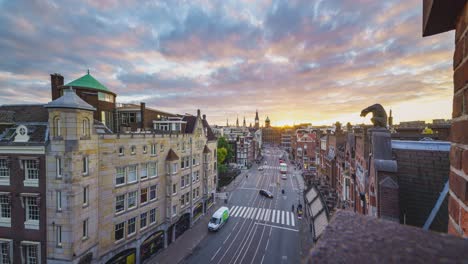 I-Amsterdam,-Un-Impresionante-Lapso-De-Tiempo-Aéreo-De-La-Hora-Punta-De-La-Mañana-En-La-Ciudad