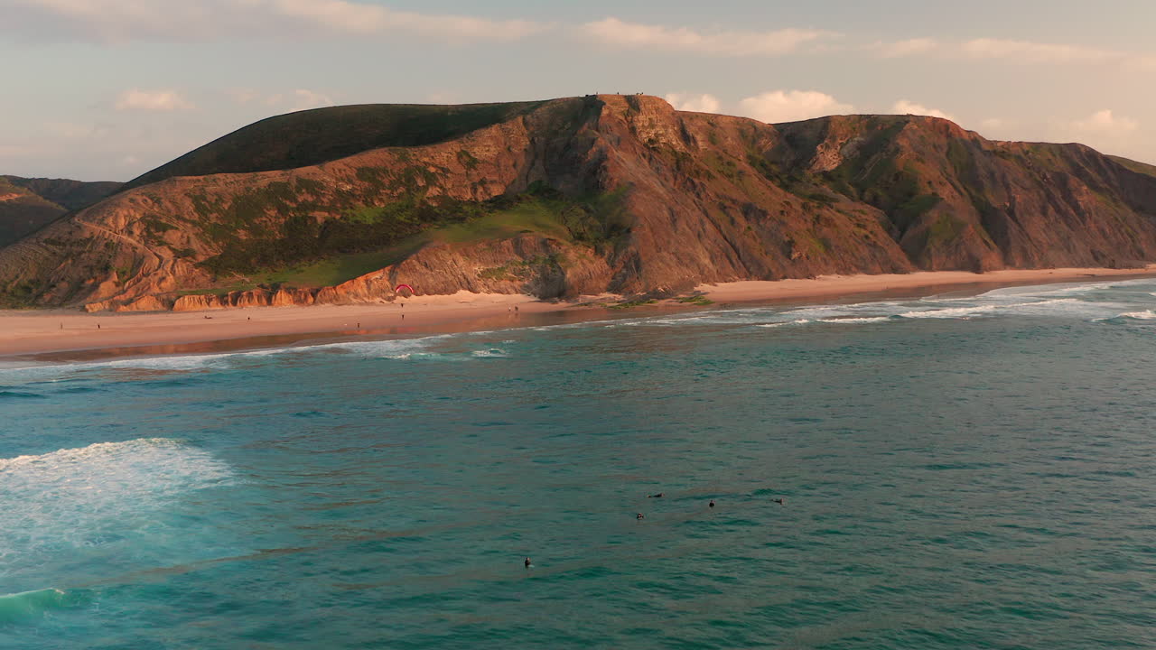 Aerea: Le spiagge per il surf di Cordoama e Castelejo in Algarve, Portogallo