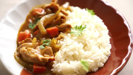 Japanese-curry-rice-with-sliced-pork,-carrot-and-onions