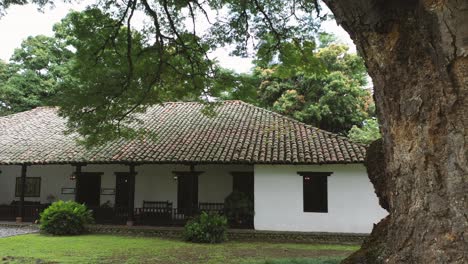 Antigua-Casa-De-Campo-En-Colombia-Construida-En-1910