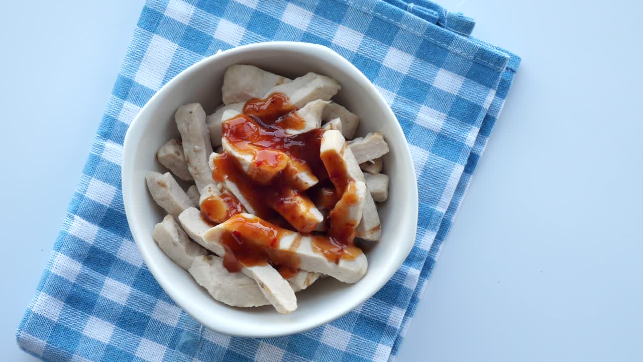 그에 소스를 넣은 고기