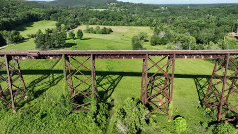 An-aerial-view-of-the-Moodna-Viaduct,-a-rusty,-steel-railroad-trestle-in-Cornwall,-New-York