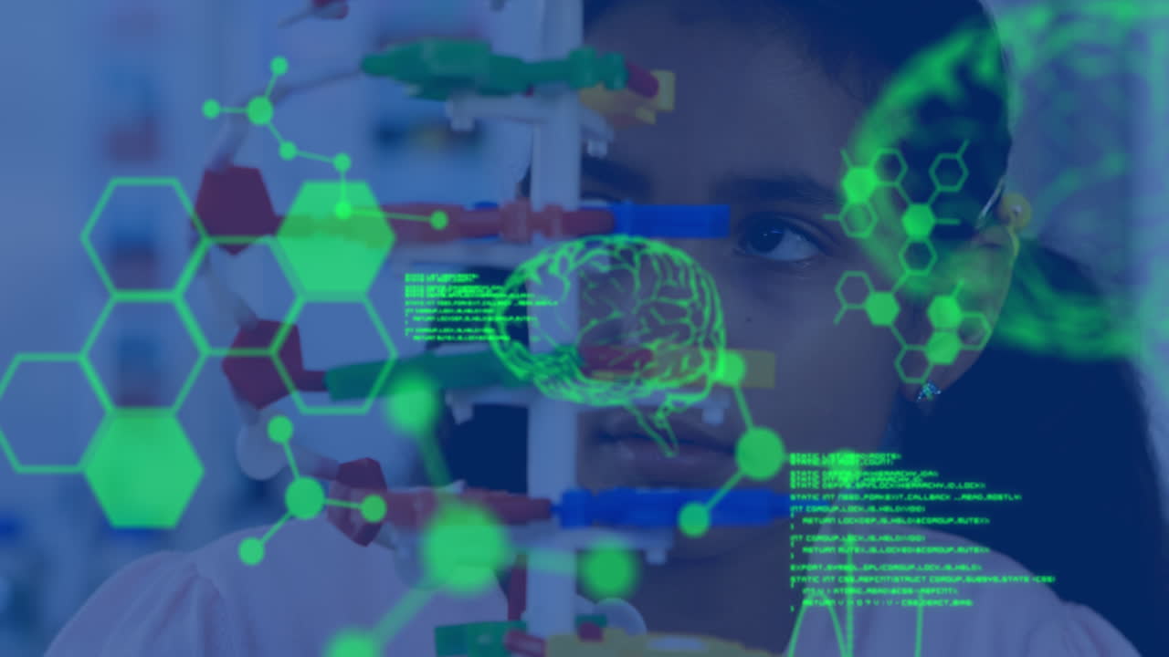animación de procesamiento de datos y fórmula química sobre una estudiante biracial