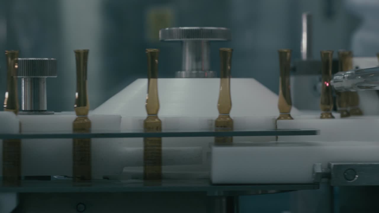 industrial machine moving medication bottles along the assembly line, ensuring efficient processing and organization.