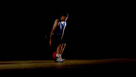 Male-basketball-player-playing-in-the-court-4k