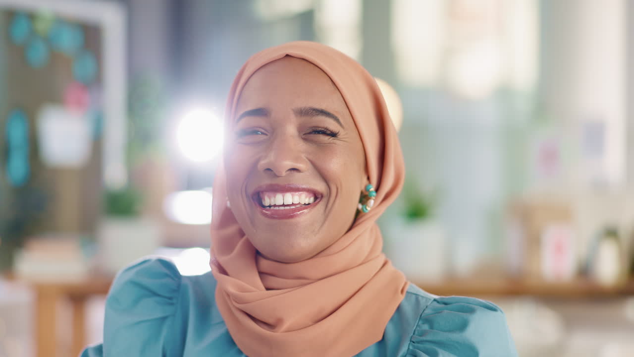 사무실 계획 에서 무슬림 사업가 의 얼굴