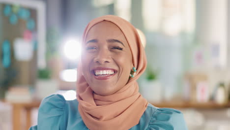 Face-of-muslim-business-woman-in-office-planning