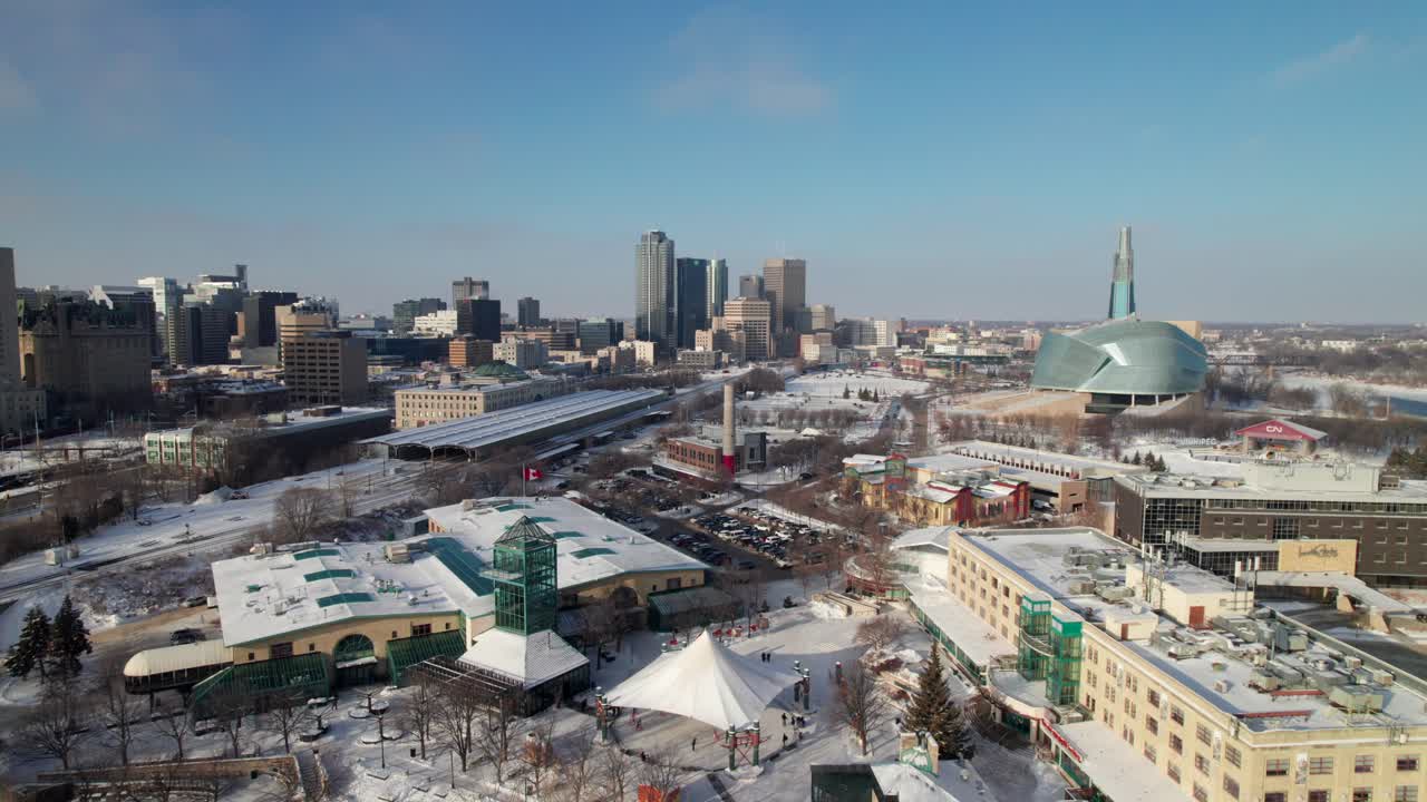 윈니 시내에서 겨울에 포크, 캐나다 발, 스케이트링크와 함께 4k 드론 촬영