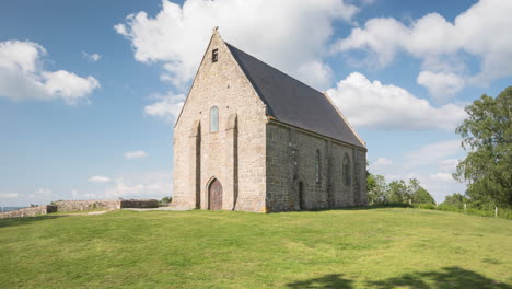 Zeitraffer-Der-Kapelle-Saint-Michel-Du-Montaigu-In-Mayenne