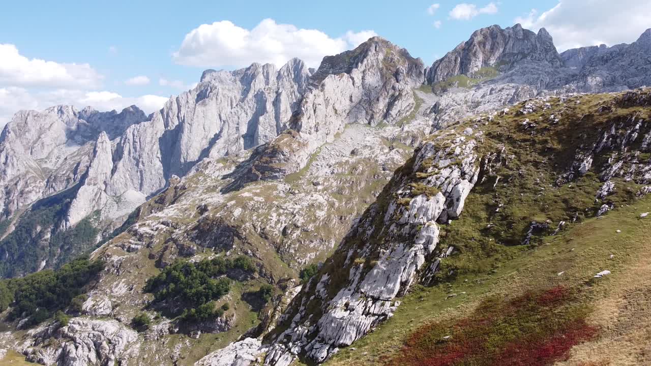 prokletije 국립 공원, 몬테네그로 - 원형 팬에서 경치 좋은 산 배경