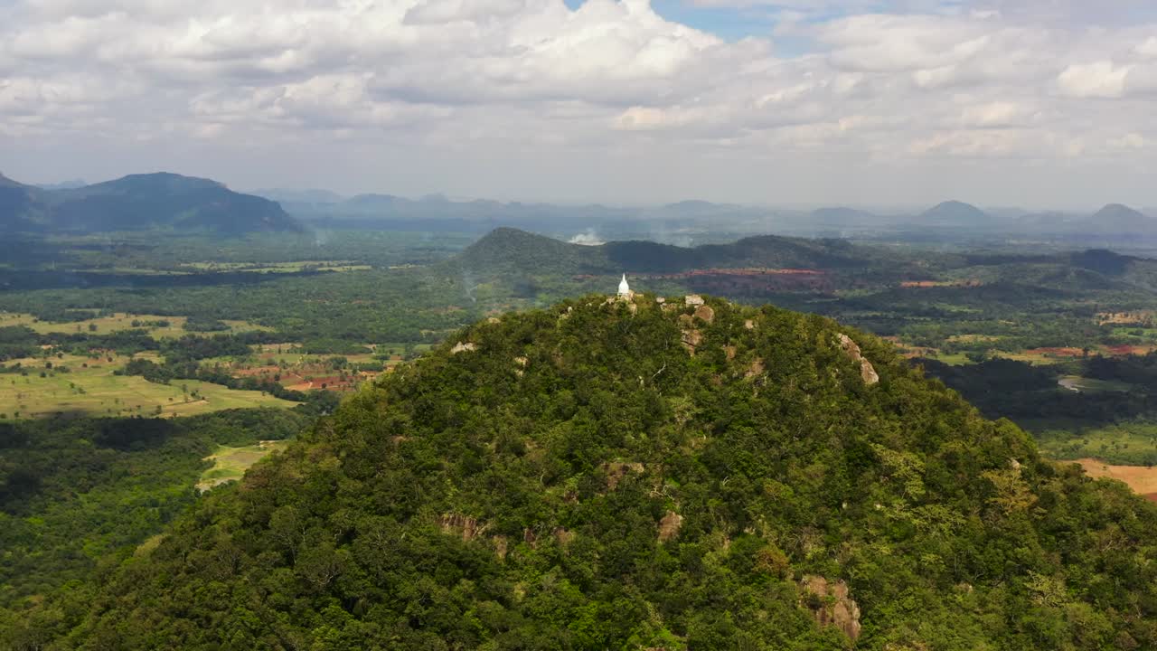 montañas y selvas en sri lanka.