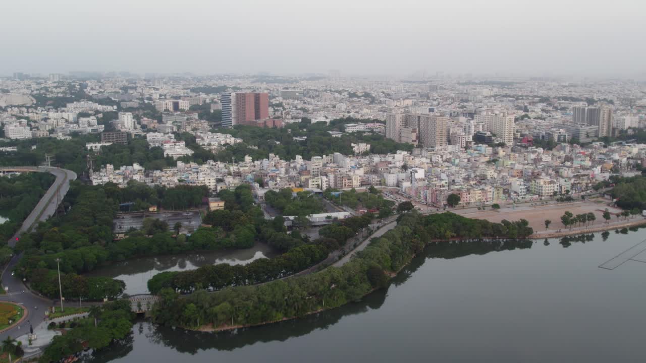 imágenes aéreas de la zona de sobrevuelo de hyderabad, khairatabad cerca de la estatua de indira priyadarshini gandhi la capital y ciudad más grande del estado indio de telangana