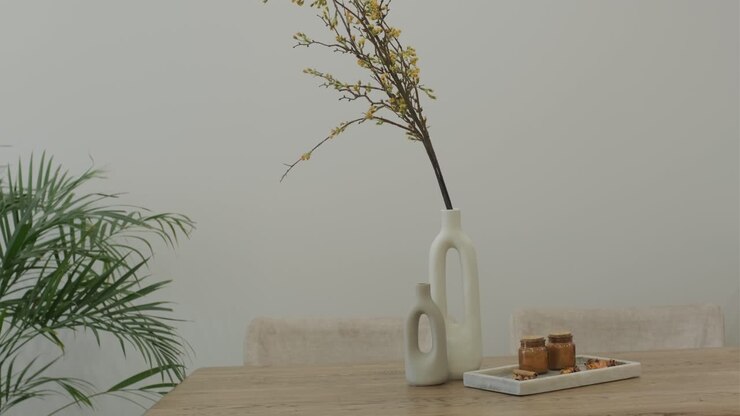 Design d'interni moderno con composizione floreale