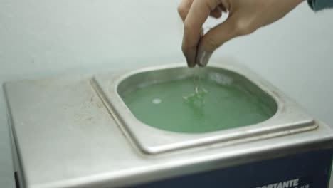 cleaning jewelry in an ultrasonic cleaner