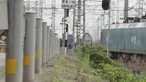 The-train-is-changing-lanes