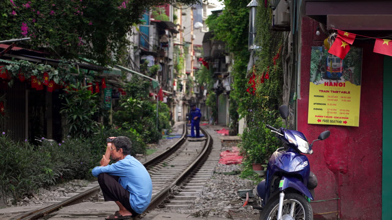 Street train timetable information, city residents, track location
