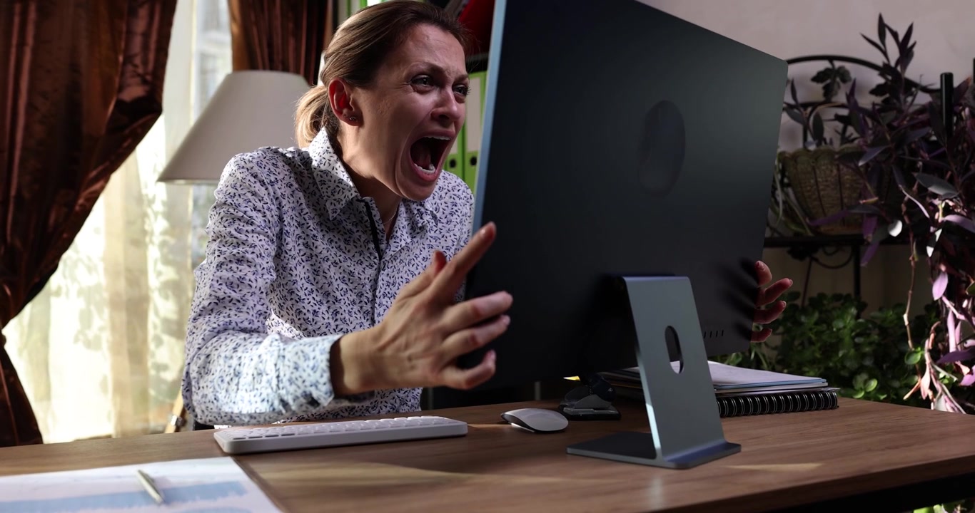 Frustration entfaltet sich im Homeoffice, wenn Emotionen auf Technologie treffen