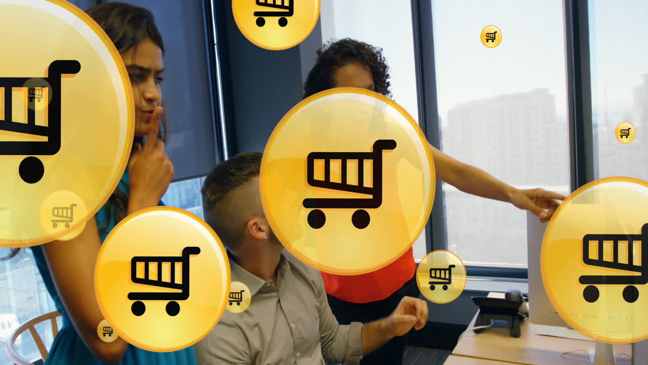 animación de iconos digitales con procesamiento de datos sobre diversas personas de negocios en la oficina