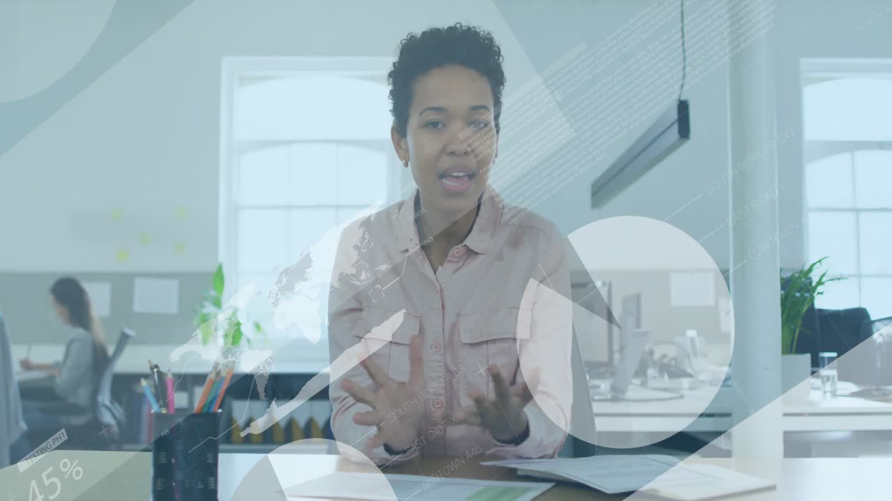Animazione dell'elaborazione di dati finanziari su una donna d'affari in ufficio