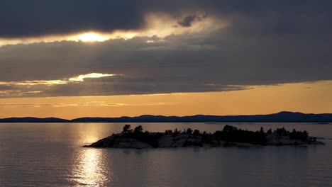 Philip-Edward,-Island,-Ontario,-Canada---Tiny-island-at-the-middle-of-the-lake-