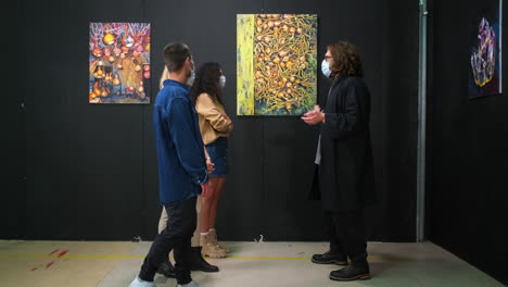 visitantes de exposiciones de arte