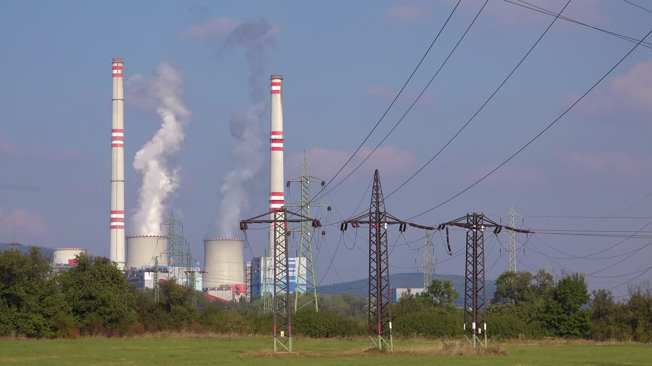 крупная атомная электростанция вырабатывает электроэнергию в чешской республике 1