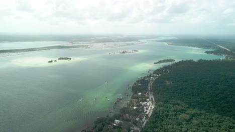 la increíble laguna de bacalar en méxico