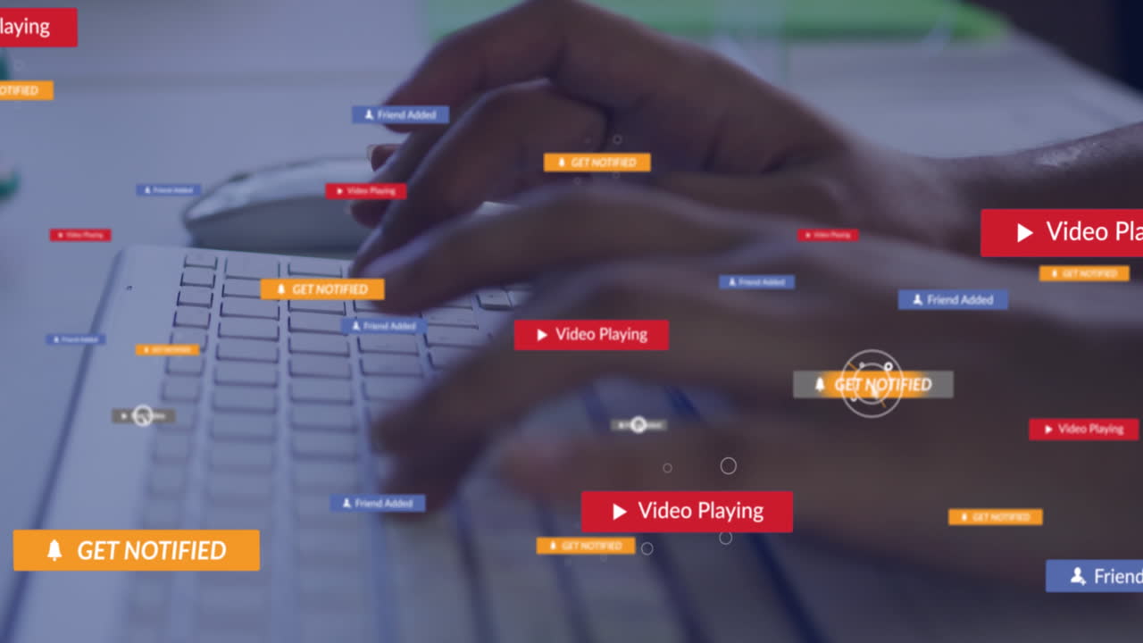 animación de iconos de redes sociales contra la sección media de una persona escribiendo en el teclado.