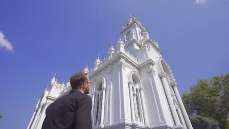 Christian-in-church,-pilgrimage-sign.