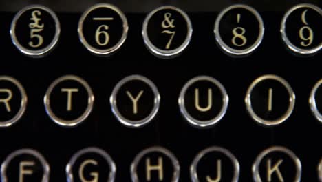 Buttons-on-vintage-typewriter-4k