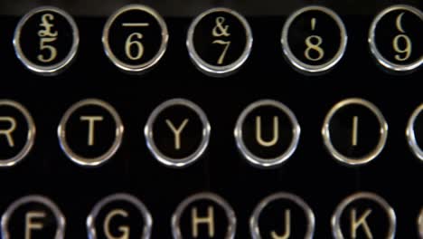 botones en una máquina de escribir antigua 4k
