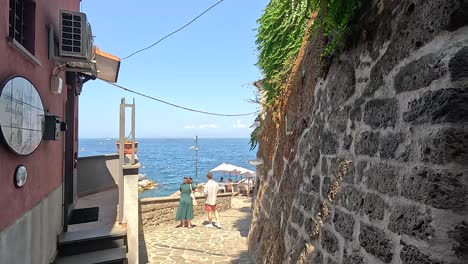 people walking towards the sea in sorrento
