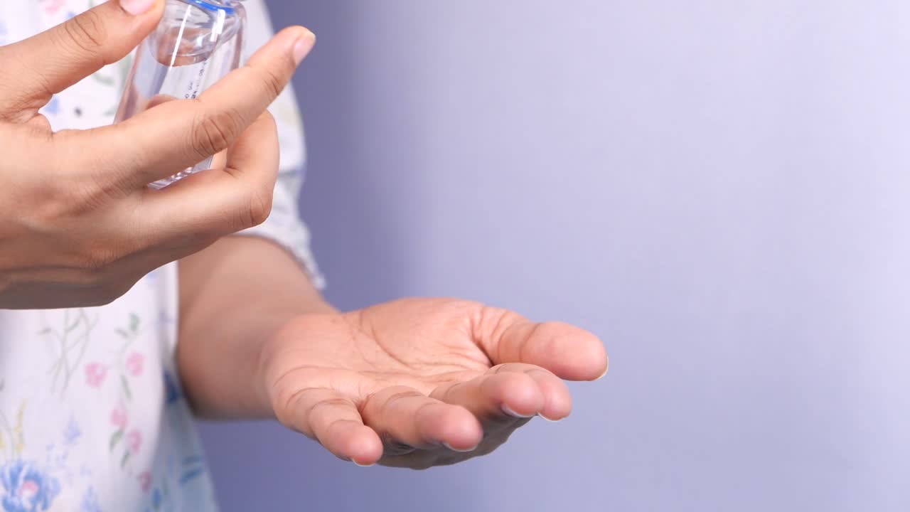 手洗い剤を塗る