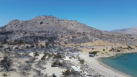 Rhodes-Daños-Por-Incendios-Forestales-Después-De-Que-El-Cuerpo-De-Bomberos-Se-Fuera-En-Grecia,-Rhodes-Se-Quemó-En-Lindos,-Archangelos,-Masari,-Agathi,-Malonas,-Lardos,-Kalathos,-Asklepieion