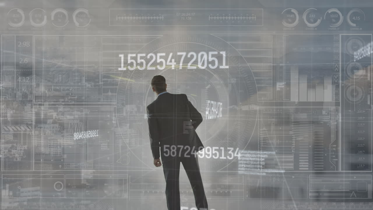 카우카시안 사업가에 대한 금융 데이터 처리 비디오